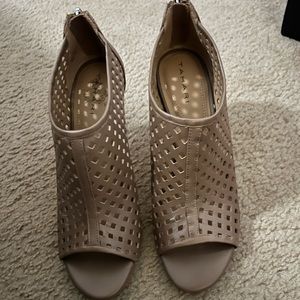 Tahari peep toe heels